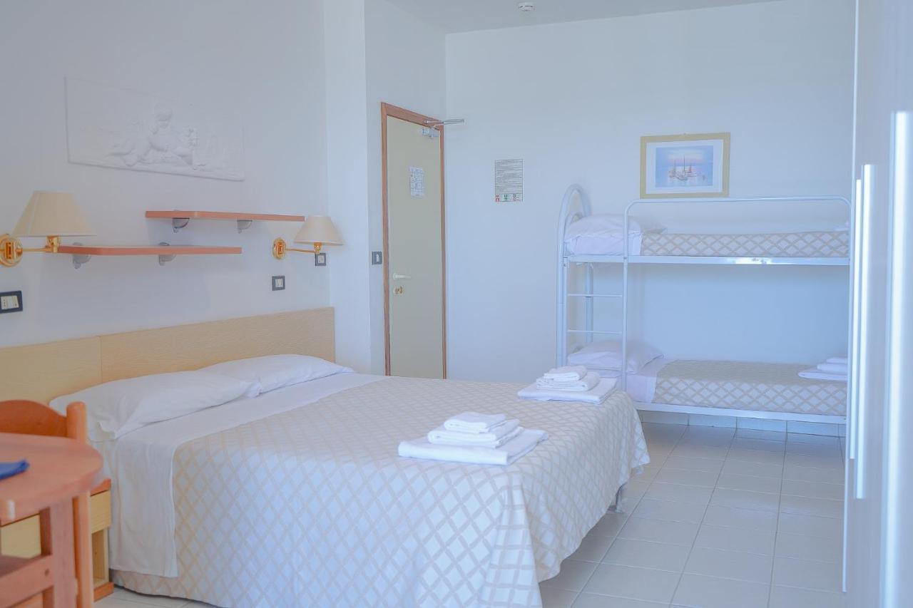 Hotel Continental Cattolica Eksteriør bilde
