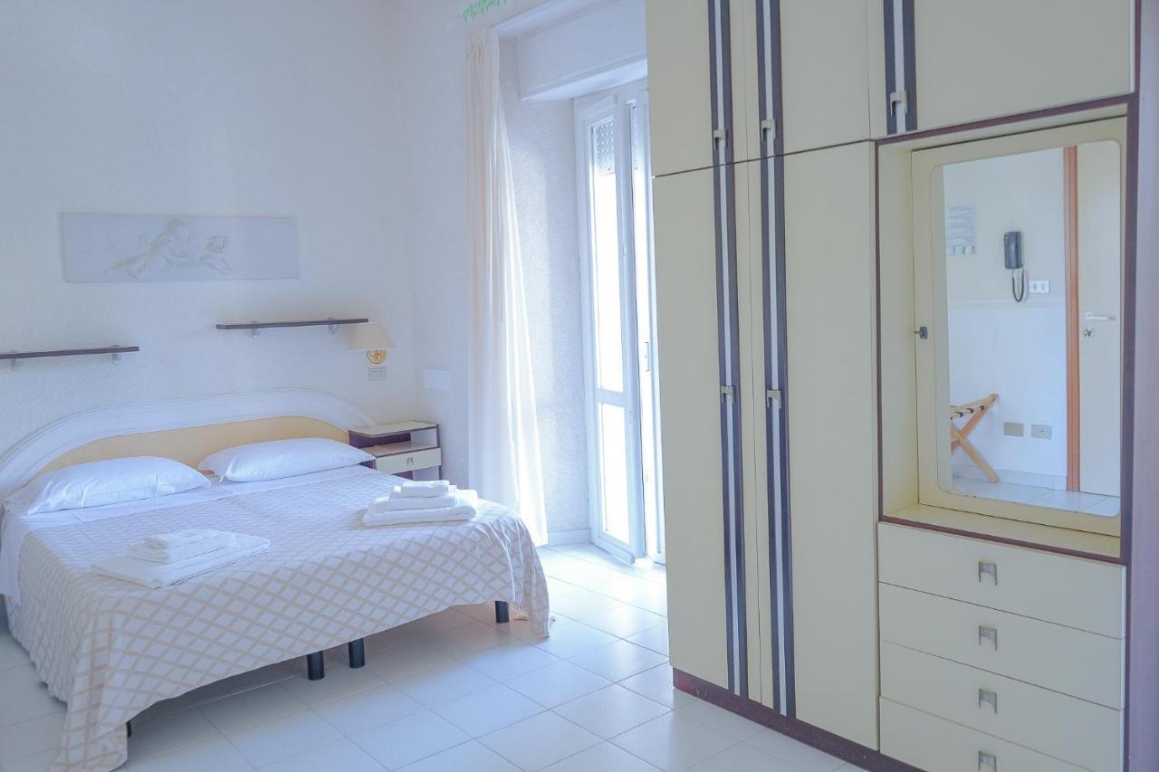 Hotel Continental Cattolica Eksteriør bilde