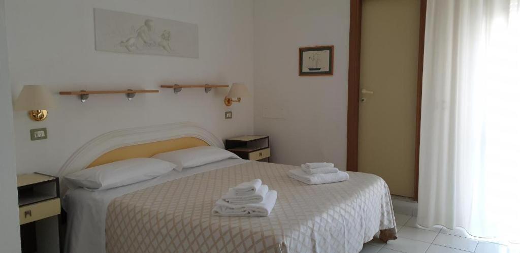 Hotel Continental Cattolica Eksteriør bilde