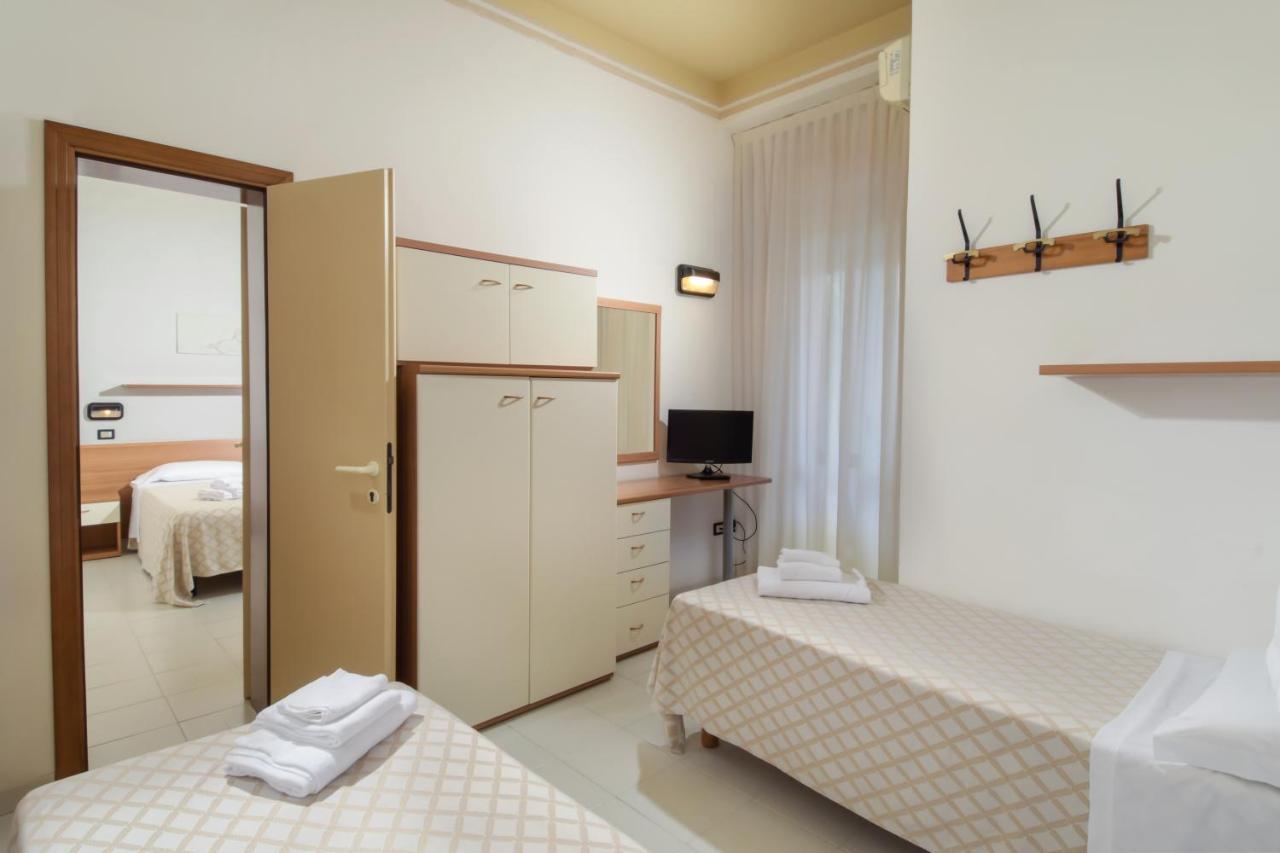 Hotel Continental Cattolica Eksteriør bilde