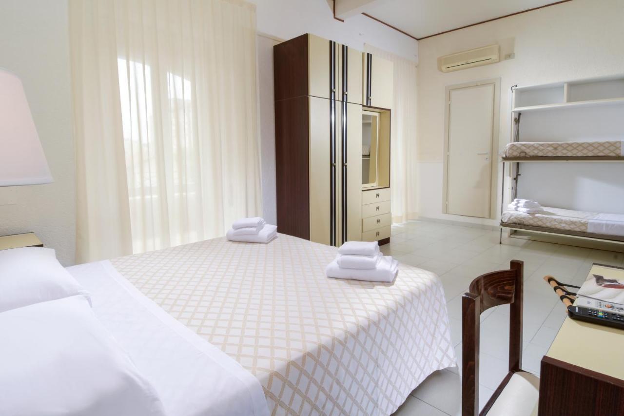 Hotel Continental Cattolica Eksteriør bilde