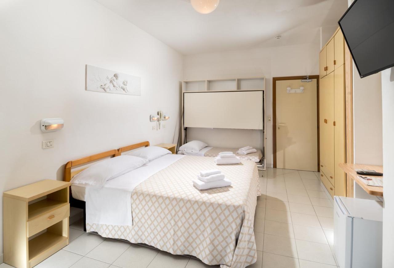 Hotel Continental Cattolica Eksteriør bilde