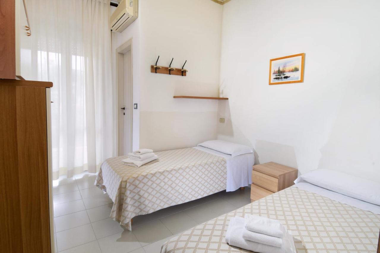 Hotel Continental Cattolica Eksteriør bilde