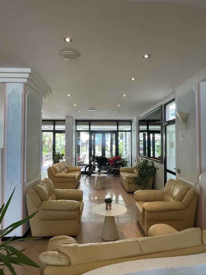 Hotel Continental Cattolica Eksteriør bilde