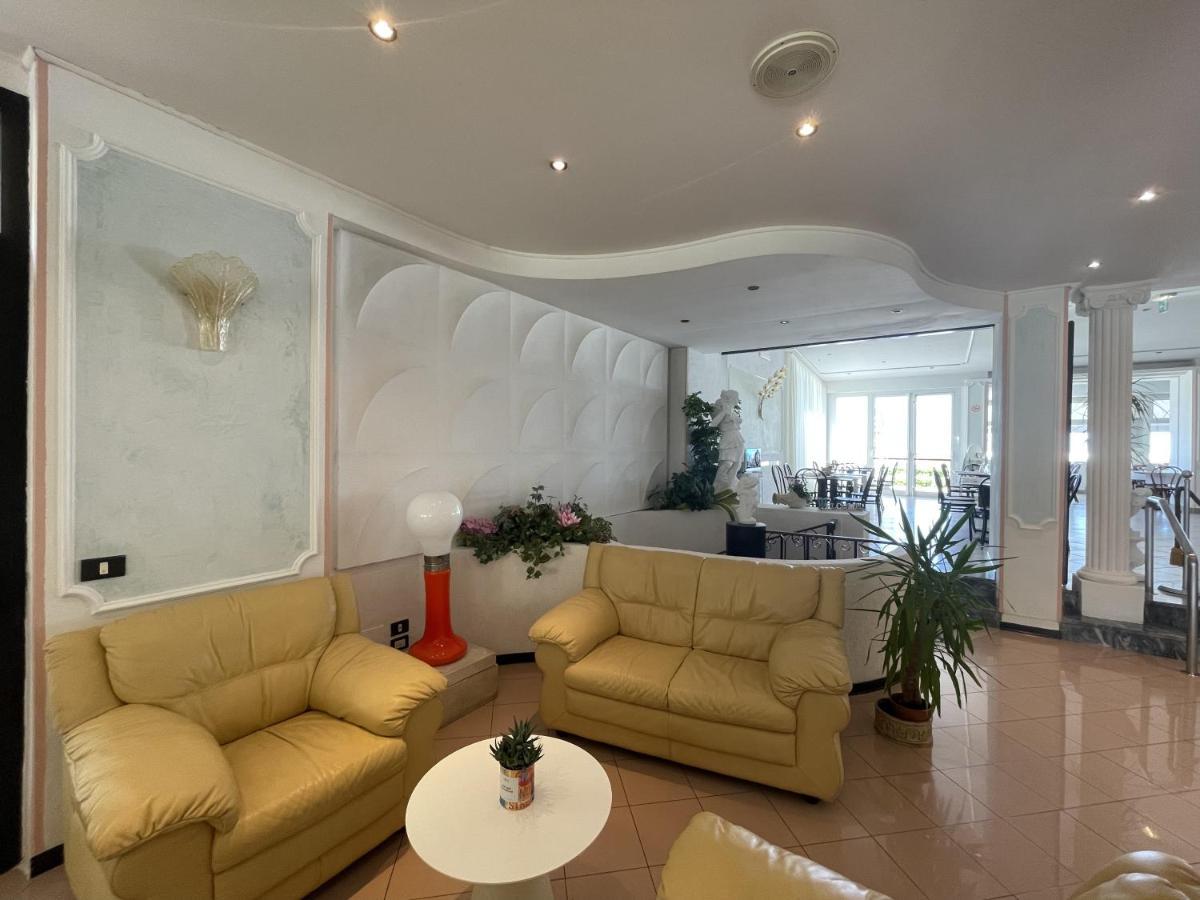 Hotel Continental Cattolica Eksteriør bilde