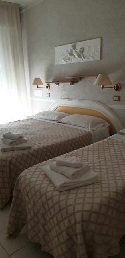 Hotel Continental Cattolica Eksteriør bilde